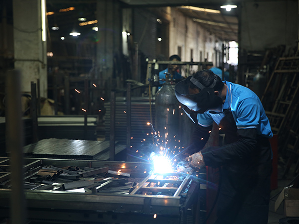 康胜家具-焊接工序